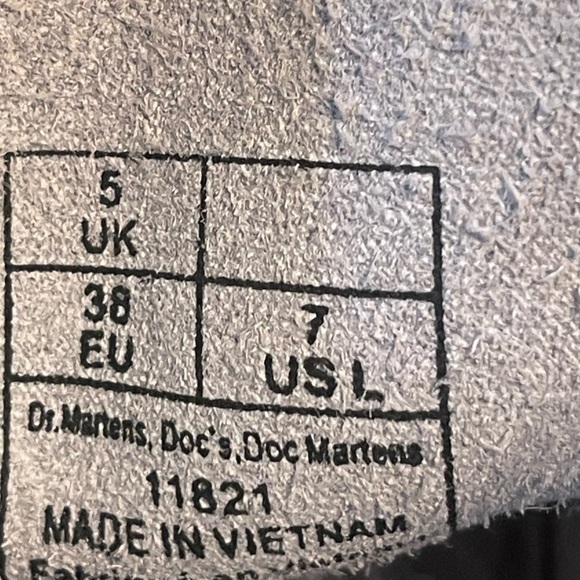 Dr. Martens 11821 8 Eye Leather Boots WHITE Smooth Woman’s Sz 7 Preloved 💕 - Picture 8 of 8